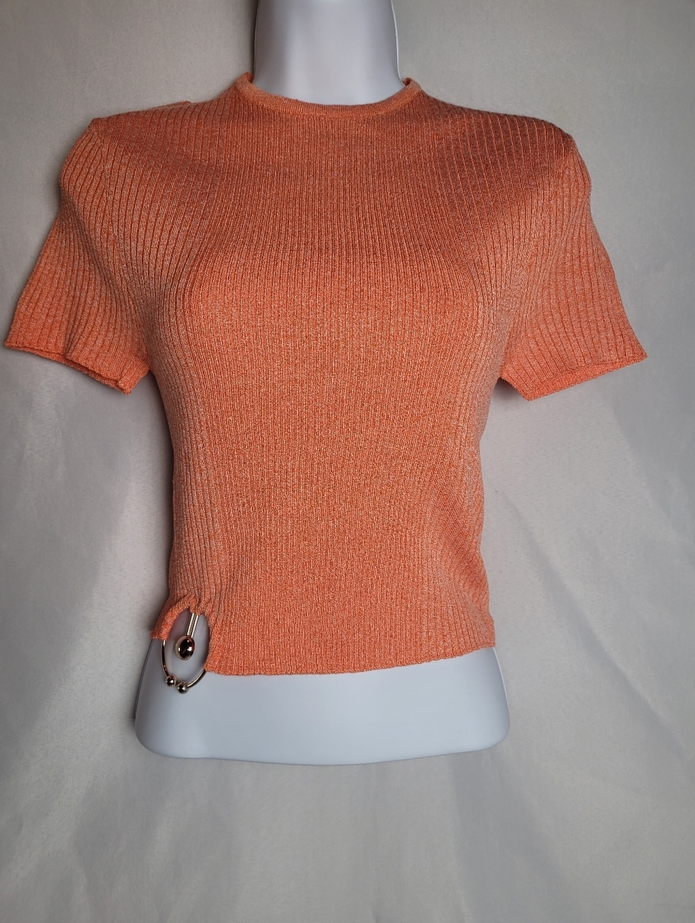 OSIS Studio Kelly Top Short Sleeve Ribbed Knit Croptop Gold Tone Ring Detail XS